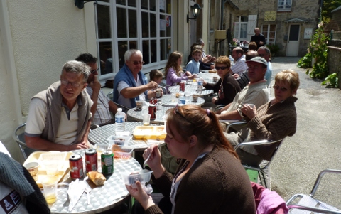 repas au resto rapide du coin.jpg